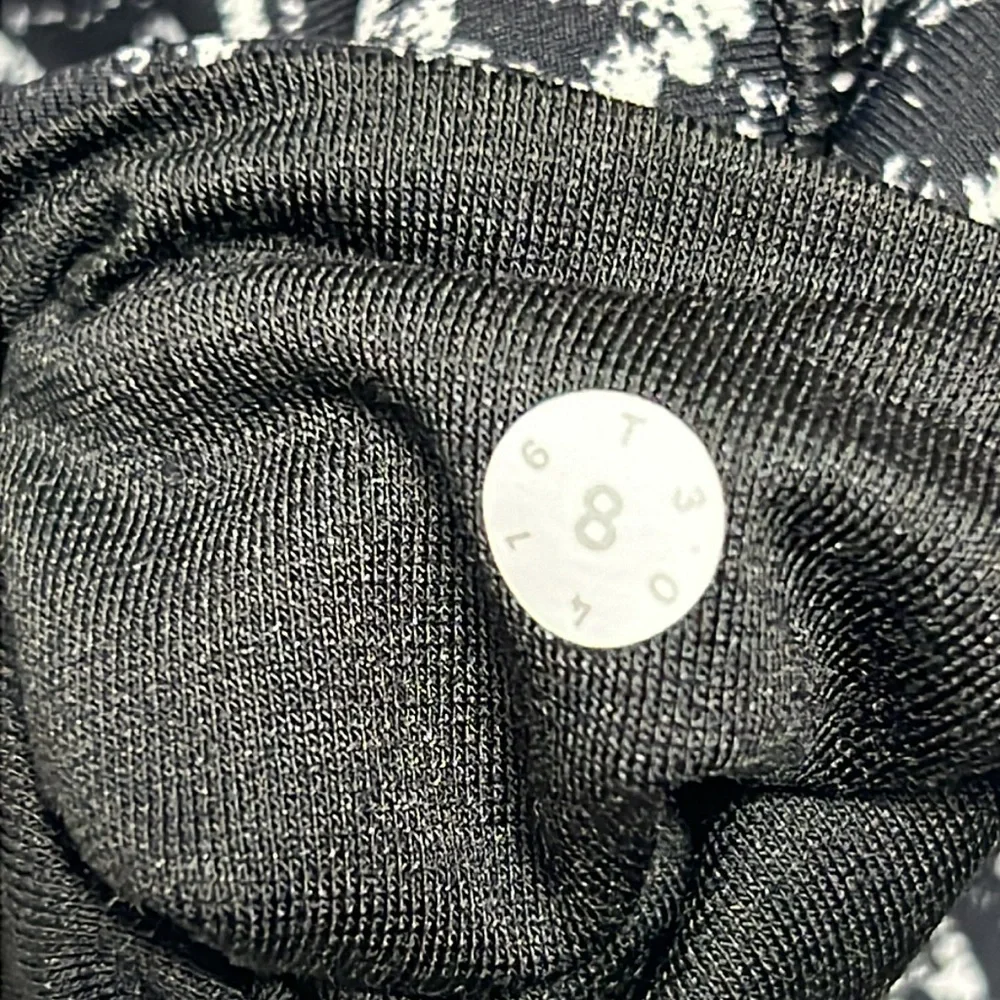 Lululemon Athletica Wunder under in ice wave Black and White Leggings size 8